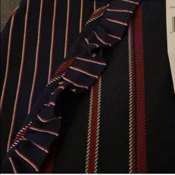 BCBGeneration Ruffle Pocket Skirt - Picture 7 of 8